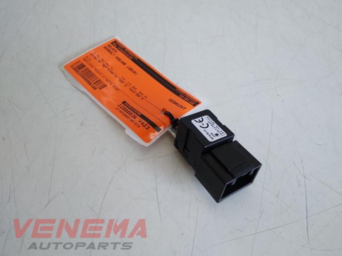 Begagnade Relä Renault Kadjar (RFEH) 1.3 TCE 140 FAP 16V Pris € 14,99 Marginaltabell erbjuds av Venema Autoparts