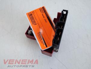 Usados Poste de batería Renault Kadjar (RFEH) 1.3 TCE 140 FAP 16V Precio € 24,99 Norma de margen ofrecido por Venema Autoparts