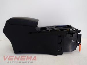 Usados Consola central Renault Kadjar (RFEH) 1.3 TCE 140 FAP 16V Precio € 189,99 Norma de margen ofrecido por Venema Autoparts