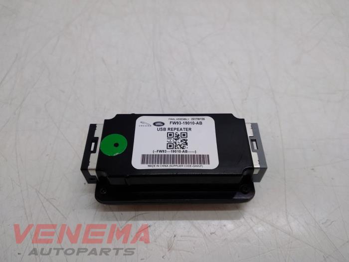 Usados Módulo USB Jaguar F-Pace 3.0 D 24V AWD Precio € 59,99 Norma de margen ofrecido por Venema Autoparts