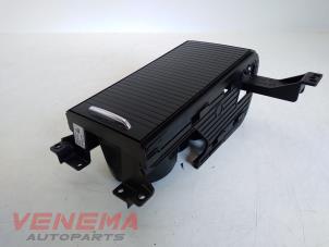 Used Cup holder Jaguar F-Pace 3.0 D 24V AWD Price € 44,99 Margin scheme offered by Venema Autoparts