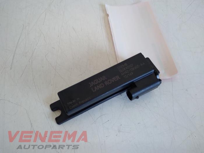 Używane Keyless Entry-Antena Jaguar F-Pace 3.0 D 24V AWD Cena € 14,99 Procedura marży oferowane przez Venema Autoparts