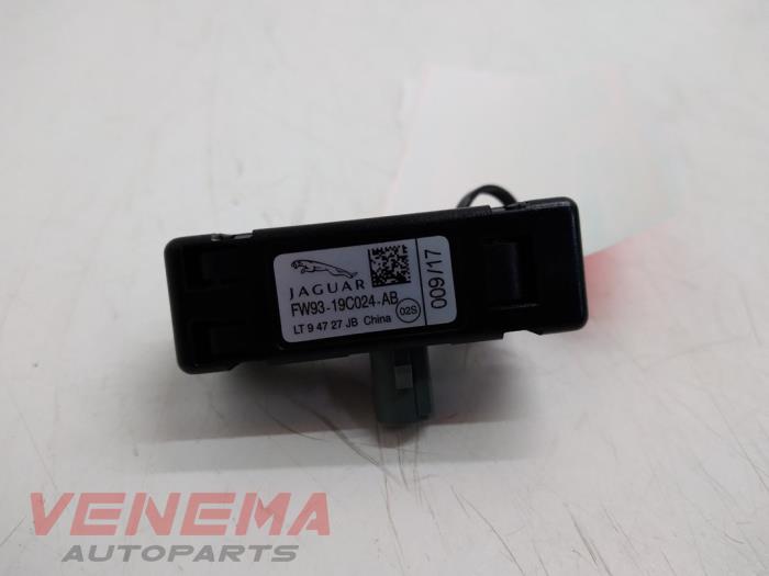 Używane Antena Bluetooth Jaguar F-Pace 3.0 D 24V AWD Cena € 14,99 Procedura marży oferowane przez Venema Autoparts