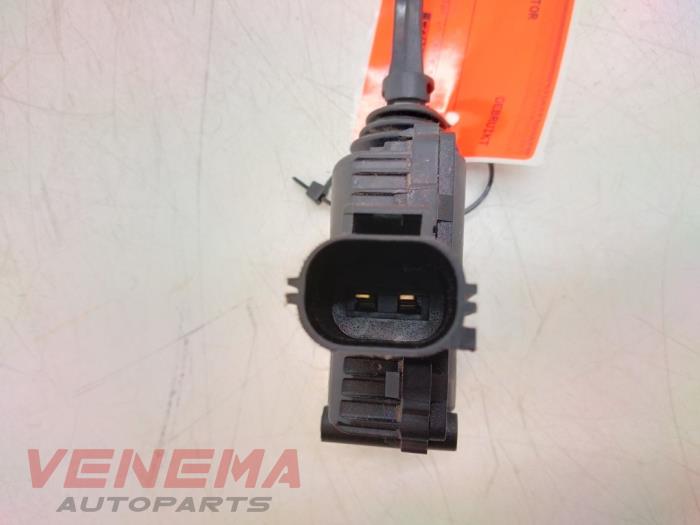 Tank flap lock motor Jaguar F-Pace 3.0 D 24V AWD - C2Z13877