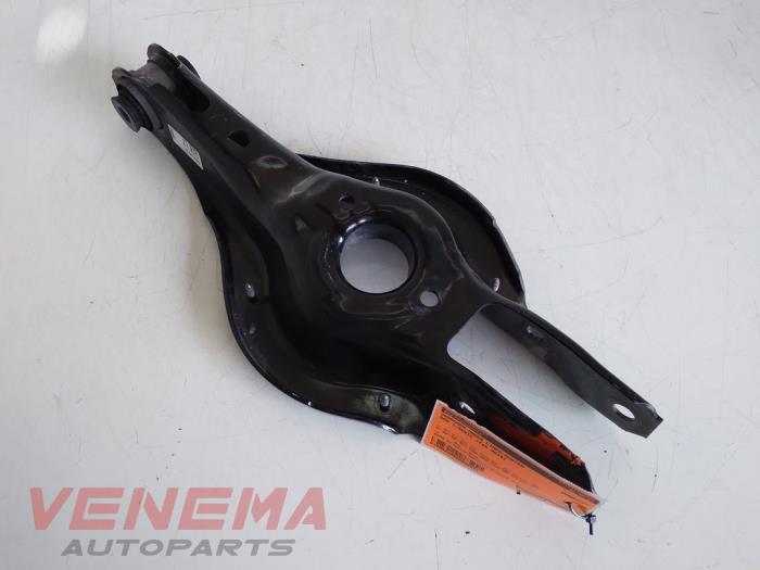 Rear lower wishbone, left from a BMW 1 serie (F20) 116i 1.5 12V 2019