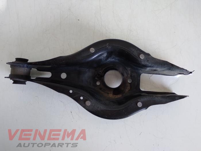 Rear lower wishbone, left from a BMW 1 serie (F20) 116i 1.5 12V 2019