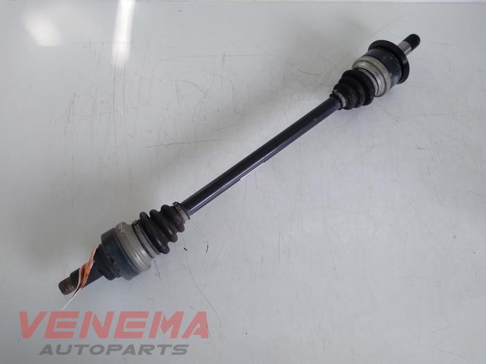 Drive shaft, rear right from a BMW 1 serie (F20) 116i 1.5 12V 2019