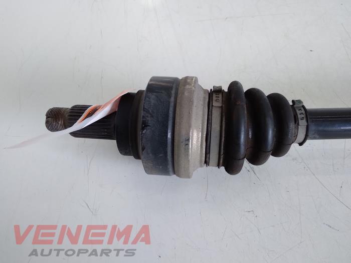 Drive shaft, rear right from a BMW 1 serie (F20) 116i 1.5 12V 2019