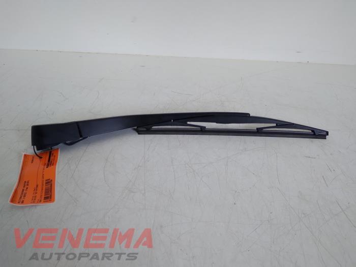 Rear wiper blade arm