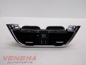 Usados Rejilla de aire de salpicadero Ford Fiesta 7 1.0 EcoBoost 12V Precio € 24,99 Norma de margen ofrecido por Venema Autoparts
