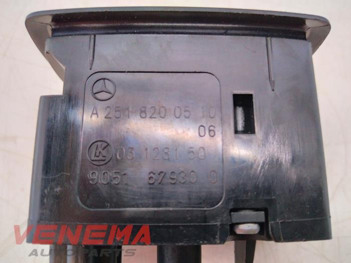 Interruptor de ventanilla eléctrica de un Mercedes-Benz ML II (164/4JG) 3.5 350 4-Matic V6 24V 2007