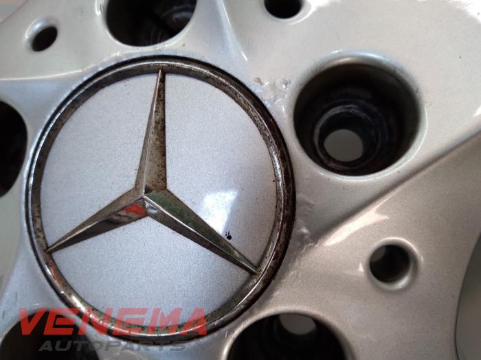 Juego de llantas deportivas + neumáticos de un Mercedes-Benz ML II (164/4JG) 3.5 350 4-Matic V6 24V 2007