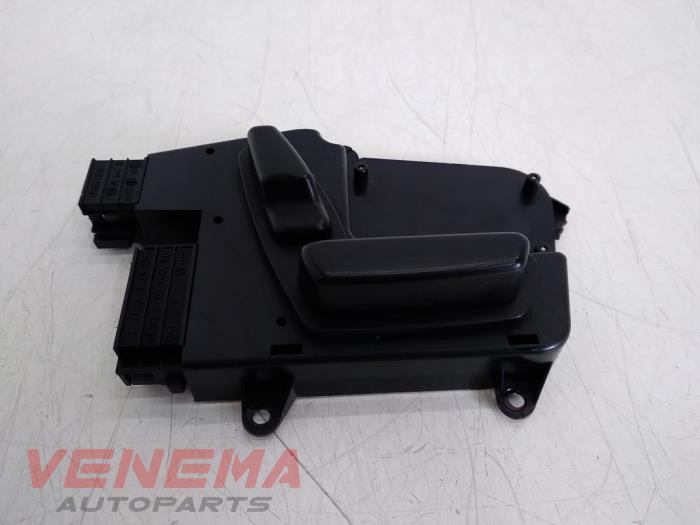 Electric seat switch from a Mercedes-Benz ML II (164/4JG) 3.5 350 4-Matic V6 24V 2007