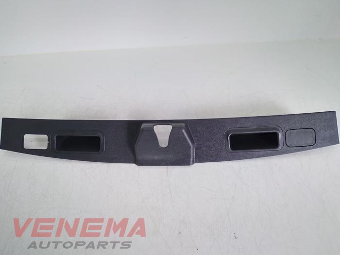 Gebrauchte Abdeckplatte sonstige Mercedes ML II (164/4JG) 3.5 350 4-Matic V6 24V Preis € 14,99 Margenregelung angeboten von Venema Autoparts