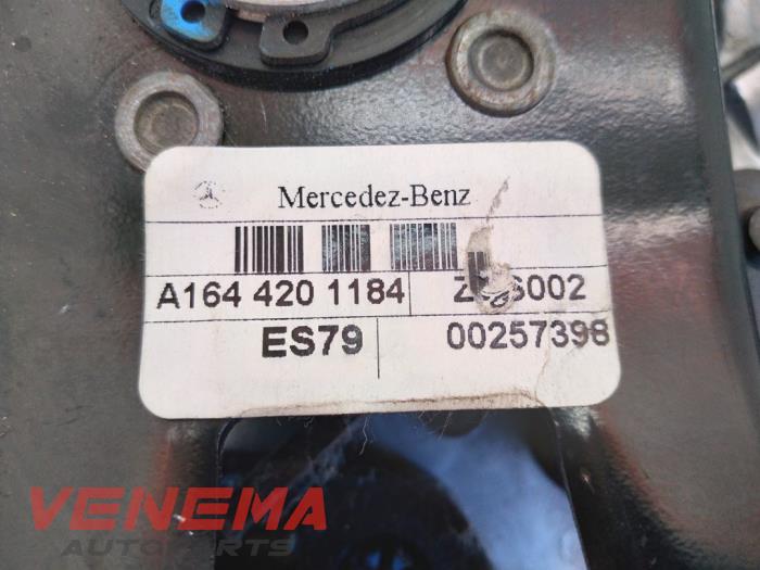 Parking brake mechanism from a Mercedes-Benz ML II (164/4JG) 3.5 350 4-Matic V6 24V 2007