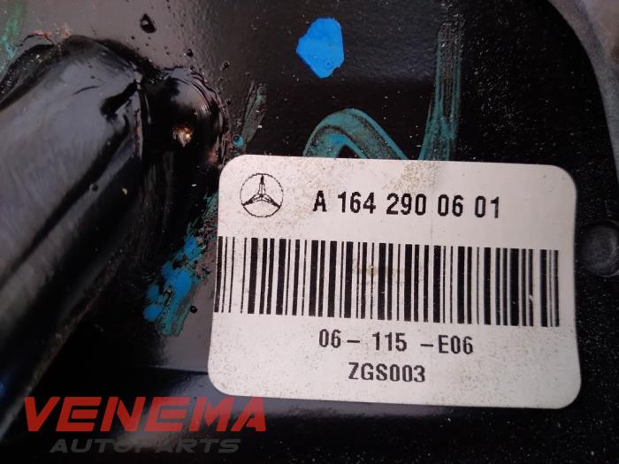 Brake pedal from a Mercedes-Benz ML II (164/4JG) 3.5 350 4-Matic V6 24V 2007