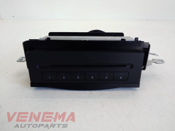 Używane Zmieniarka CD Mercedes ML II (164/4JG) 3.5 350 4-Matic V6 24V Cena € 99,99 Procedura marży oferowane przez Venema Autoparts