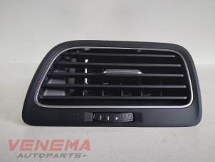 Usagé Grille aération tableau de bord Volkswagen Golf VII Variant (AUVV) 1.6 TDI 4Motion 16V Prix € 14,99 Règlement à la marge proposé par Venema Autoparts