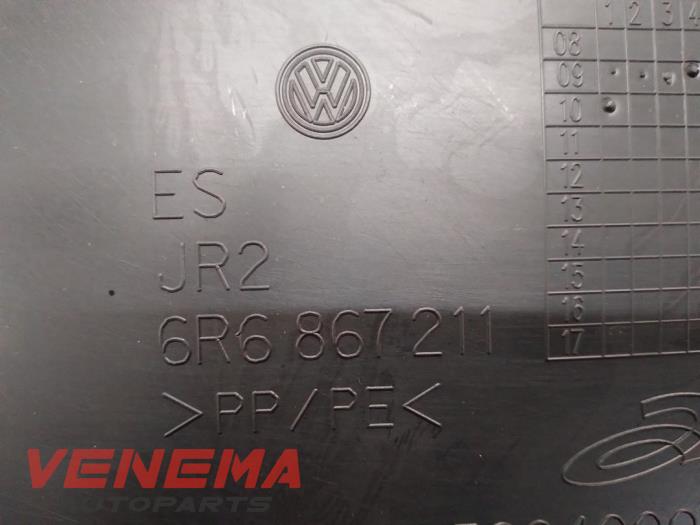 Tapicerka drzwi lewych tylnych wersja 4-drzwiowa z Volkswagen Polo V (6R) 1.2 12V BlueMotion Technology 2011