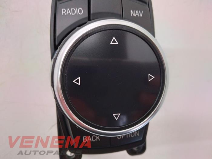 I-Drive knob from a BMW 4 serie Gran Coupe (F36) 420i 2.0 Turbo 16V 2015