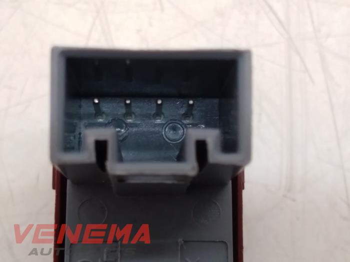 Central locking switch from a Skoda Superb Combi (3TAC/TAF) 1.6 TDI 2015