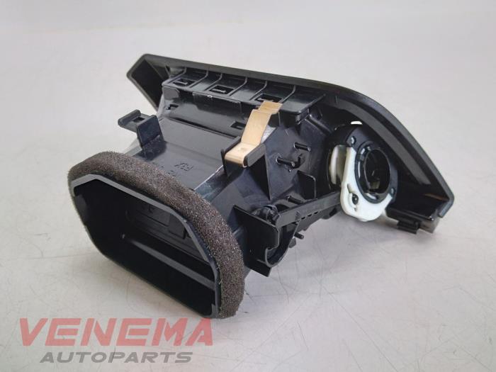 Dashboard vent from a BMW 4 serie Gran Coupe (F36) 420i 2.0 Turbo 16V 2015