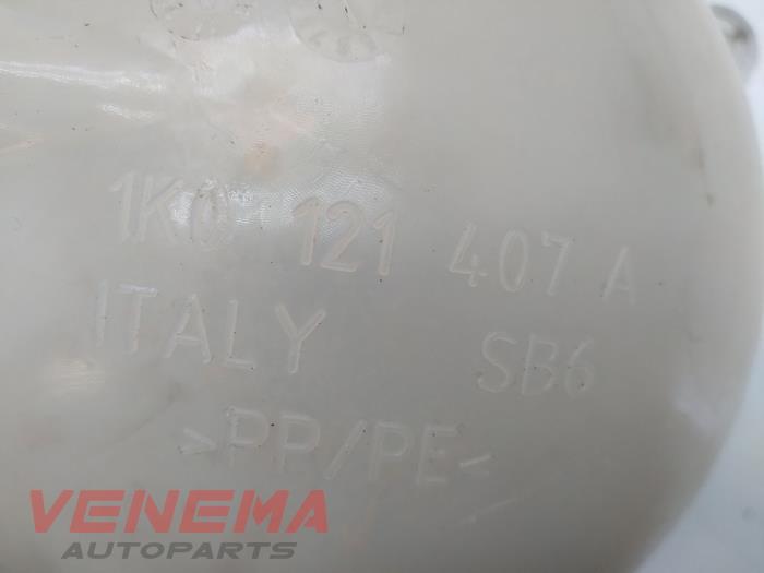Ausgleichsbehälter van een Skoda Superb Combi (3TAC/TAF) 1.6 TDI 2015