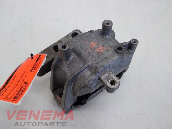 Usagé Support moteur Skoda Superb Combi (3TAC/TAF) 1.6 TDI Prix € 9,99 Règlement à la marge proposé par Venema Autoparts