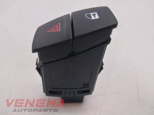 Used Panic lighting switch BMW 1 serie (F20) 120d TwinPower Turbo 2.0 16V Price € 9,99 Margin scheme offered by Venema Autoparts