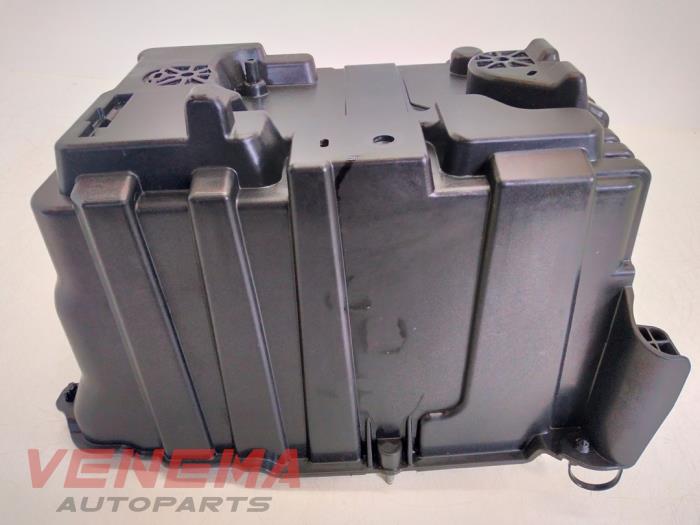 Caja de batería de un Ford Fiesta 7 1.0 EcoBoost 12V 2019