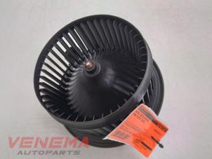 Usados Motor de ventilador de calefactor Ford Fiesta 7 1.0 EcoBoost 12V Precio € 49,99 Norma de margen ofrecido por Venema Autoparts