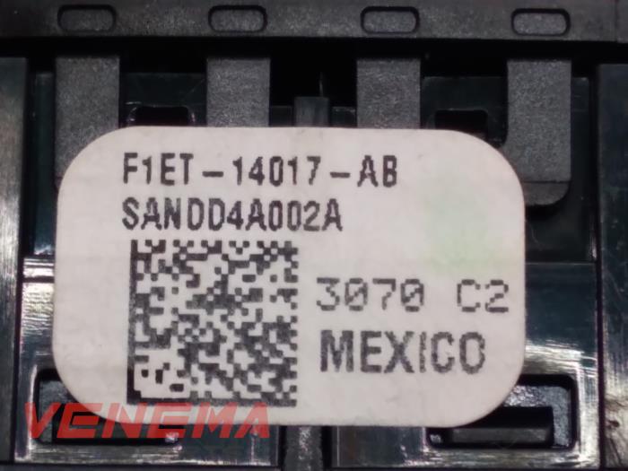 Interruptor cierre centralizado de un Ford Fiesta 7 1.0 EcoBoost 12V 2019