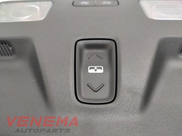 Oswietlenie wewnetrzne przód z Ford Fiesta 7 1.0 EcoBoost 12V 2019