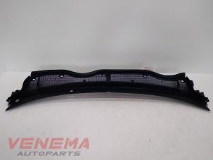 Used Cowl top grille Ford Fiesta 7 1.0 EcoBoost 12V Price € 29,99 Margin scheme offered by Venema Autoparts