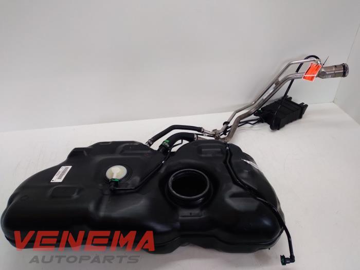 Begagnade Tank Ford Fiesta 7 1.0 EcoBoost 12V Pris € 99,99 Marginaltabell erbjuds av Venema Autoparts