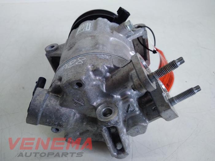 Air conditioning pump from a Ford Fiesta 7 1.0 EcoBoost 12V 2019