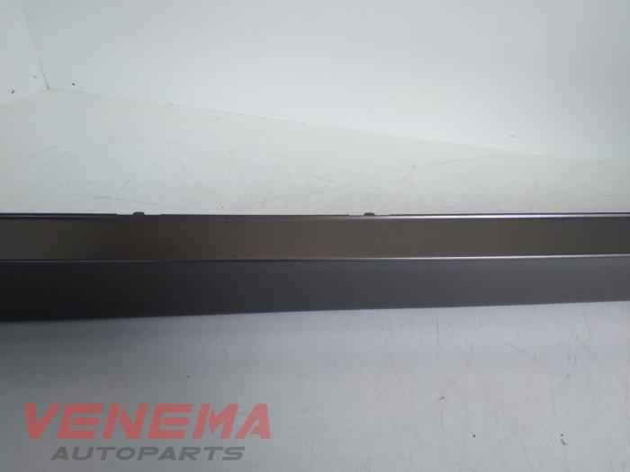 Side skirt, right BMW 4 serie Gran Coupe 430d 3.0 24V X11 - 51777314640