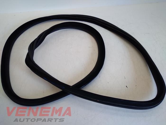 Front door seal 4-door, right from a BMW 4 serie Gran Coupe (F36) 430d 3.0 24V 2016