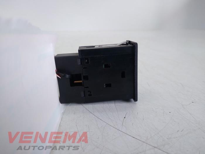 Airbag switch from a Volkswagen Polo VI (AW1) 1.0 TSI 12V 2018