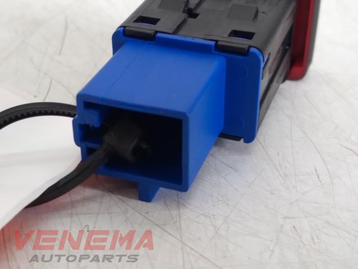 Panic lighting switch from a Volkswagen Polo VI (AW1) 1.0 TSI 12V 2018