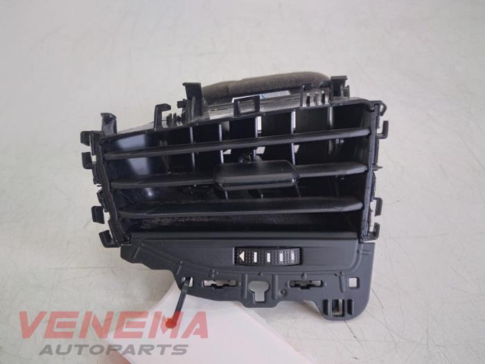 Dashboard vent from a Volkswagen Polo VI (AW1) 1.0 TSI 12V 2018