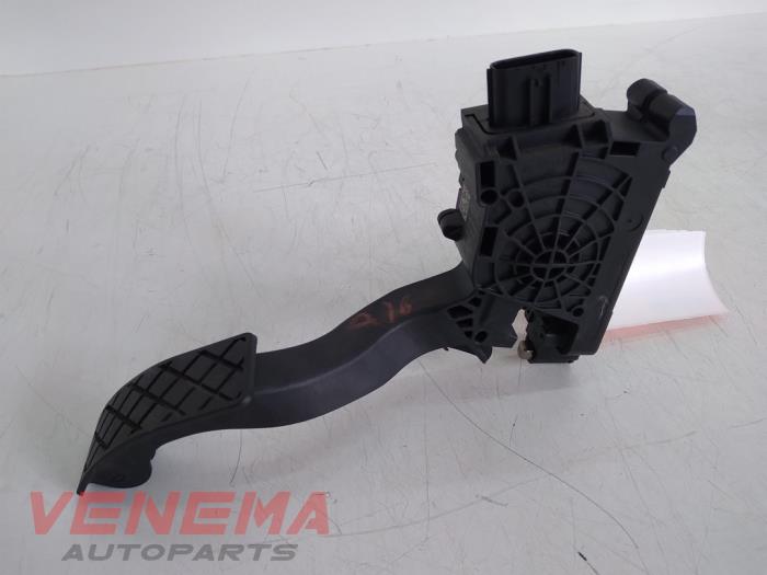 Accelerator pedal from a Volkswagen Polo VI (AW1) 1.0 TSI 12V 2018