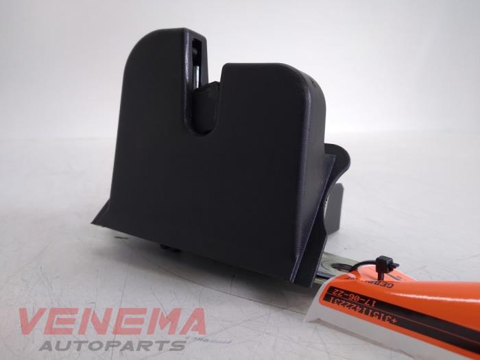 Tailgate lock mechanism from a Volkswagen Polo VI (AW1) 1.0 TSI 12V 2018