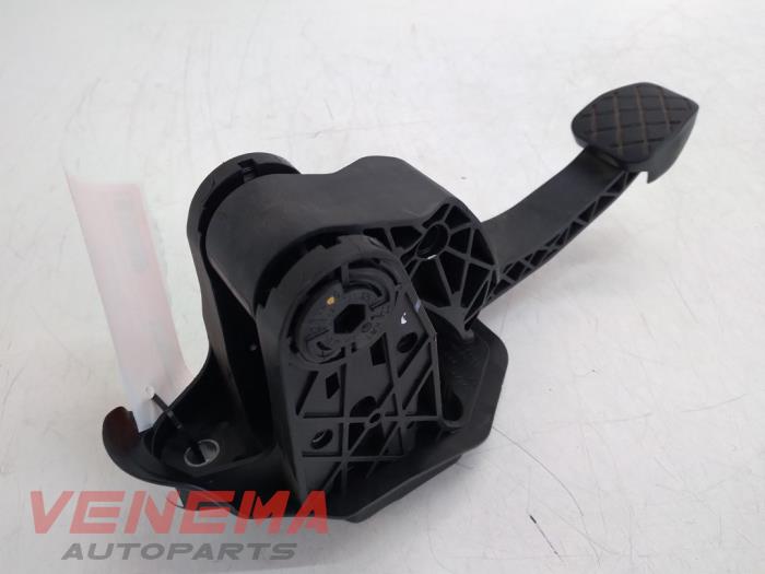 Clutch pedal from a Volkswagen Polo VI (AW1) 1.0 TSI 12V 2018