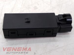 Gebrauchte USB-Stecker Volkswagen Polo VI (AW1) 1.0 TSI 12V Preis € 9,99 Margenregelung angeboten von Venema Autoparts