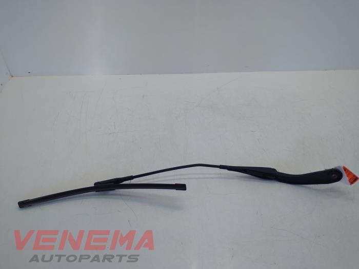 Front wiper arm from a BMW 4 serie Gran Coupe (F36) 420i 2.0 Turbo 16V 2015