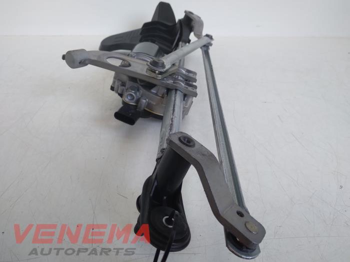 Wiper motor + mechanism from a BMW 4 serie Gran Coupe (F36) 420i 2.0 Turbo 16V 2015