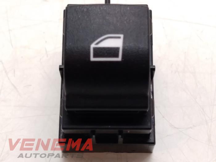 Usados Interruptor de ventanilla eléctrica BMW 4 serie (F32) 435i xDrive 3.0 24V Precio € 9,99 Norma de margen ofrecido por Venema Autoparts