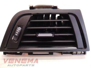 Usados Rejilla de aire de salpicadero BMW 4 serie (F32) 435i xDrive 3.0 24V Precio € 14,99 Norma de margen ofrecido por Venema Autoparts