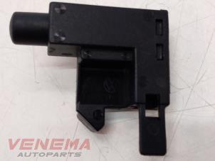 Begagnade Brytare, parkeringsbroms Volkswagen Golf VI (5K1) 2.0 GTI 16V Pris € 9,99 Marginaltabell erbjuds av Venema Autoparts